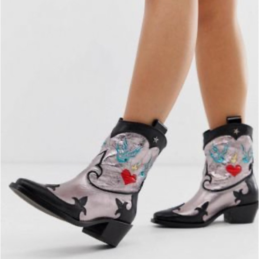 Buffalo London Garcia Boots Embroidered Black and Silver Ankle Boots size 9.5
